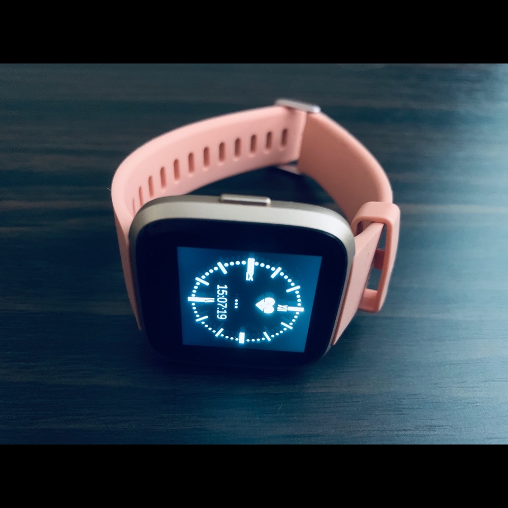 Fitbit Versa- Rose Gold with pink